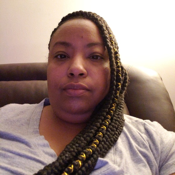 Meet your Posher, Julie - Picture 1 of 1